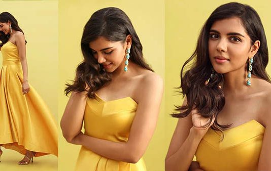 கும்தா அழகை கும்முன்னு காட்டி செம சூடான போஸ் கொடுத்த கல்யாணி பிரியதர்ஷன்!!