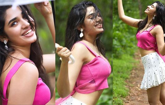 அந்த போட்டோவுல நான் காலி ஆகிட்டேன்.. கவர்ச்சி உடையில் ஹாட் போஸ் கொடுத்த க்ரித்தி ஷெட்டி!!