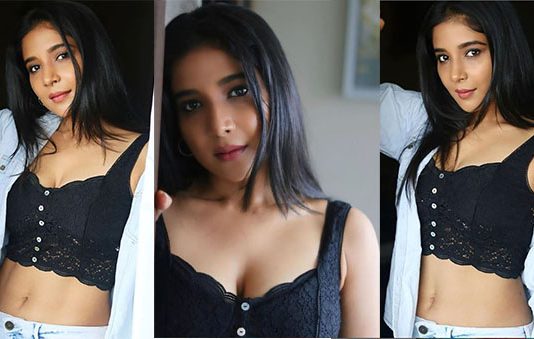 ட்ரான்ஸ்பரண்ட் புடவையில் மொத்த அழகையும் காட்டி இளசுகளை வாட்டி வதைத்த சாக்ஷி அகர்வால்!!