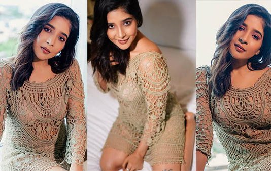 கட்டழகை கச்சிதமா காட்டி இளசுகளின் ஹார்ட் பீட்டை எகிற வைத்த சாக்ஷி அகர்வால்!!