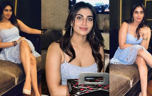 பளிங்கு தொடையை காட்டி ரசிகர்களின் சூட்டை கிளப்பிய ஷிவானி!!