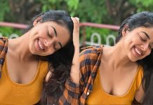 சட்டை பட்டனை கழட்டிவிட்டு படு கவர்ச்சியாக போஸ் கொடுத்த சித்தி இத்னானி!!
