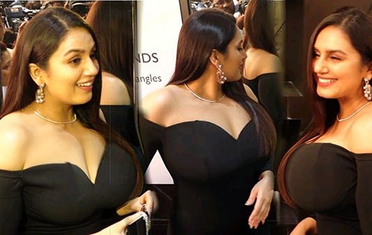 அந்த இடத்தை காட்டி இளசுகளை திக்குமுக்காட செய்த ஹியூமா குரேஷி!!