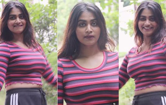 செக்க சிவந்த மேனியை காட்டி இளசுகளை ஆல் அவுட் ஆக்கிய ஷிவானி!!