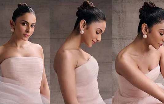 கவர்ச்சியில் இளசுகளை மயக்கிய ரகுல் ப்ரீத் சிங் ஹாட் போட்டோஸ்!!