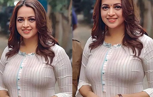 ப்பா செம.. கவர்ச்சி தெறிக்க புகைப்படங்களை வெளியிட்ட நடிகை பாவனா!!