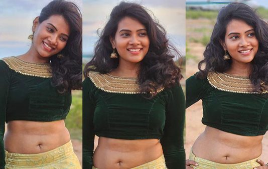 இடையழக சும்மா நச்சுனு காட்டி போஸ் கொடுத்த திவ்யா துரைசாமி!!