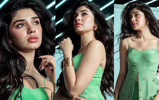 முட்டிட்டு நிக்கும் அழகை சைட் போஸில் காட்டி கிறங்கடித்த க்ரீத்தி ஷெட்டி!!